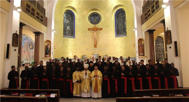 Collegio Urbano De Propaganda Fide - LA MESSA CON IL NUOVO VESCOVO E LA PROMESSA SOLENNE DEGLI NUOVI ALUNNI